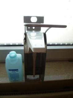 1 Desinfektionsspender/ Braun mit 0, 5L Desinfektionsmittel Nr.104