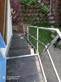 Metalltreppen aus Polen zum Garten, zur Terasse, Schmiedeeisenzaun, Tor aus Pole