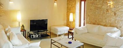 Casa 3 Leones - renoviertes Stadthaus im Finca-Stil mit Garten, Pool, AC - Santa
