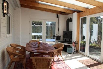 Ostsee-Ferienhaus Das weiße Fischerhaus mit Meerblick, Sauna, Wintergarten und K