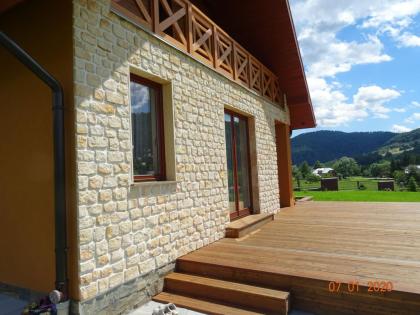 Dekorativer Stein für Wände Mauern die Fassade des Hauses