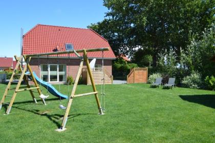 Ostsee-Ferienhaus Kira mit Sauna, Internet und Kamin
