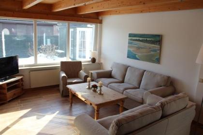 Ostsee-Ferienhaus Das weiße Fischerhaus mit Meerblick, Sauna, Wintergarten und K