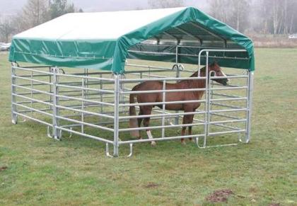 Mobiler Panelunterstand als günstiger Wetterschutz
