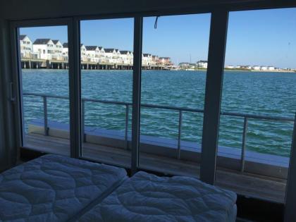 Hausboot-Urlaub an der Ostsee - Schwimmendes Ferienhaus im OstseeResort Olpenitz