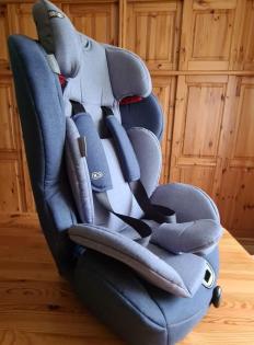 Autokindersitz mitwachsend