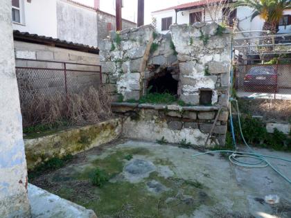  Sanierungsbedürftiges Steinhaus nahe Sarti