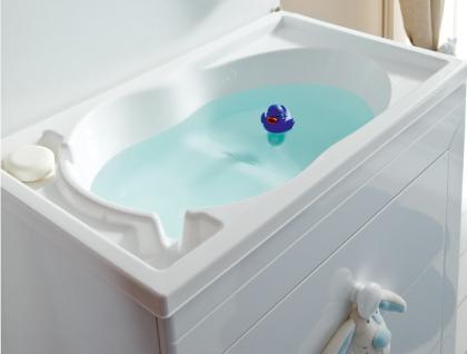 Hochwertige Babymöbel für das komplette Kinderzimmer mit Kinderbett, Wiege, Baby