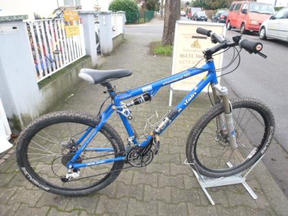 (11) 27 Gang 26 Zoll Rh 48 sehr leicht Gabel u Sattel gefedert