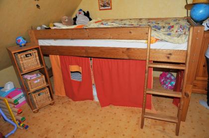 Kinderzimmer mit Eckschrank, Hochbett & Kommode Kiefer massiv