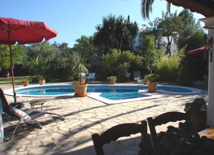 Ibiza Villa nahe Jesus mit Gästehaus, Pool und 4.927 m2 Land