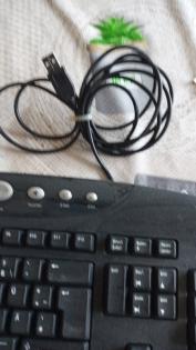 Computertastatur in schwarz, beidseitig abgerundet.  Keyboard