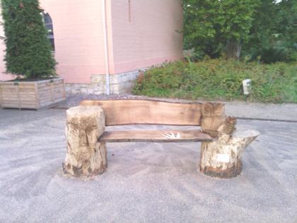 Kunst mit Kettensäge!  Eine Holzfigur vielleicht für Sie?!