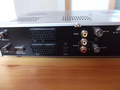 Terrestrischer Digitaler Receiver „Skyplus 9200T“ mit Fernbedienung + Bedienungs