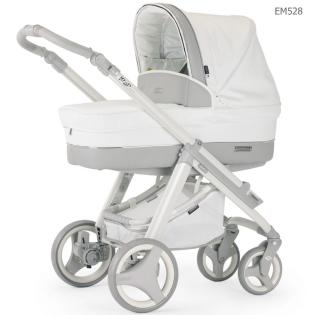 Sportlicher Kinderwagen in zarten Pastell-Tönen