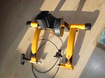 (58) Rollentrainer für Fahrrad 5 Gang Made in Italy ELITE mit Mantel