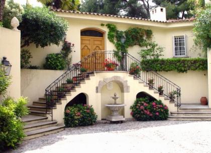 Ehemalige Rosenzucht-Domaine. 