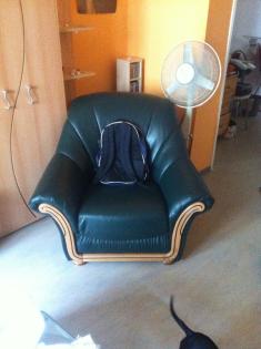 3 gut erhaltene Sofas