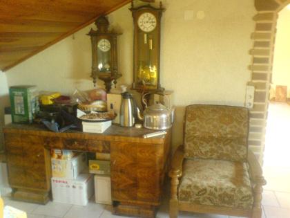 Hallo gebe jede menge alter sachen ab 