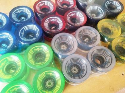 Weltneuheit: LED Longboard / Skateboard Rollen v. Streetdevil Super Optik Wheels