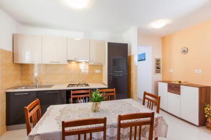 Kroatien - Makarska Riviera – PODGORA = Ferienhaus VILLA NEDIKA (für 5 + 2 Perso