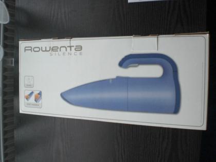 Handstaubstauger von Rowenta mit zusätzlichen Aufsätzen und Bedienungsanleitung