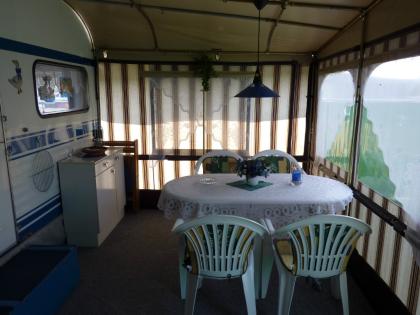 Vermiete Wohnwagen mit Vorzelt ander der Ostsee...........