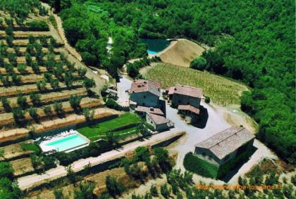 Landhaus umgeben von Olivenhainen und Weingärten, Chianti, Toskana