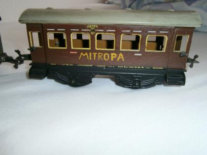 Sehr alte, gut erhaltene K B - (Uhrwerk)Blecheisenbahn...