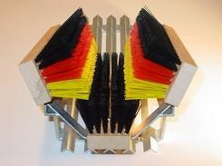 Schuhreiniger & Stiefelreiniger mit farbigen Bürsten und Gitterrost