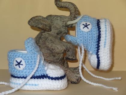 Babyschuhe,Turnschuhe gehäkelt diverse Größen und Farben