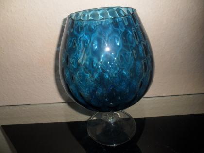 Grosser Pokal Glas blau mit Fuss