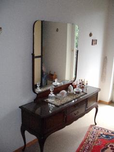 Schminktisch (Friesierkommode) mit riesigem Spiegel im englischen Stil