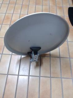 Satelliten Antenne 60 Zentimeter.