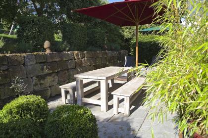 Schöner massiver Bauholz Gartentisch Gera von www.exklusivdutchdesign.de