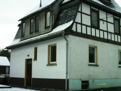 Freistehendes EFHs. mit Ladenlokal, Kundenparkplätze u. gr. Grundstück