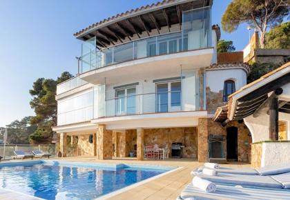 Luxusvilla mit privatem Pool und direktem Meerzugang an der Costa Brava