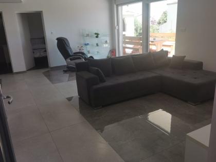 Ferienwohnung am Meer , in Kroatien mit Garten ,Grill ,Pool und Parkplatz