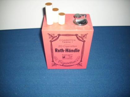 RIESEN ROTH HÄNDLE FEUERZEUG...GARDEROBENSTÄNDER AUS DEN 40er JAHREN...