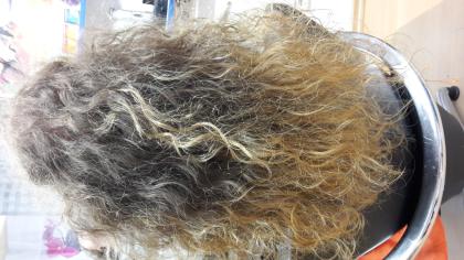 Deine Haar ` Krone ` strahlt mit natürlicher Schönheit. Dein Körper leuchtet in 