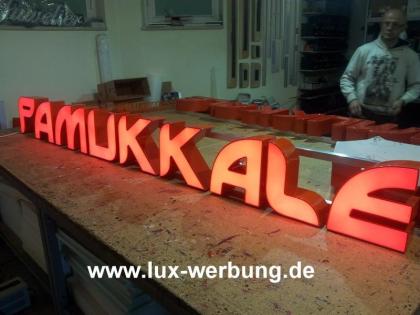 Außenwerbung Leuchtreklame beleuchtete Schriftzüge 3D LED Einzelbuchstaben Leuch