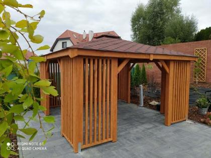 GARTENLAUBE KLEBEDACH MIT HOLZ MIELNO BITUMENSCHINDELN 3x4m