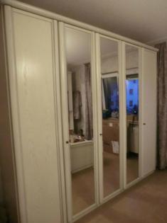 Großes Schlafzimmer komplett mit super viel Stauraum und Platz für Kleider
