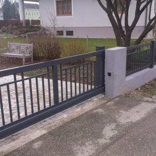 Metalltreppen aus Polen, Metallzaune und Tore als auch Massivholztreppen