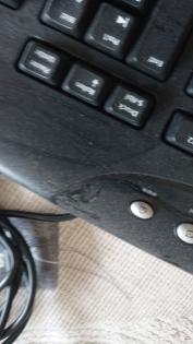 Computertastatur in schwarz, beidseitig abgerundet.  Keyboard