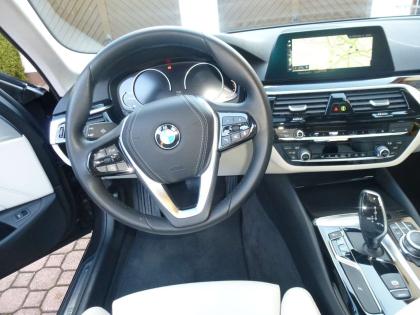 2019  BMW 520 17,800km ( dTouring , Mild-Hybrid, Aut., AHK, Kamera, Leder )