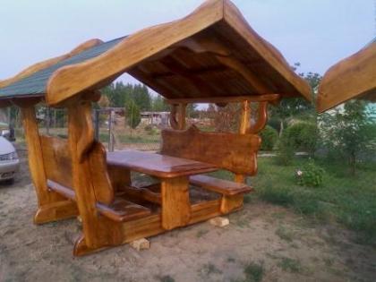 Gartenmöbel, rustikale Möbel aus Holz