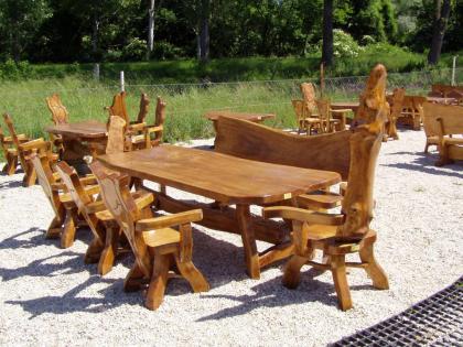 Rustikale einzigartige Tische, Stühle, Bänke, komplette Garnituren aus Massivhol