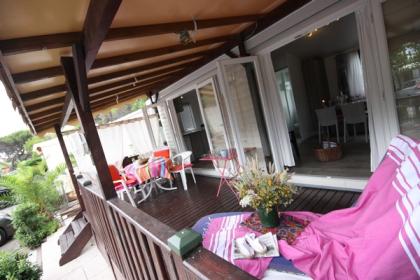 Camping-Urlaub im Umland von St Tropez Mobilheim-Chalets auf Ferienpark Kon Tiki