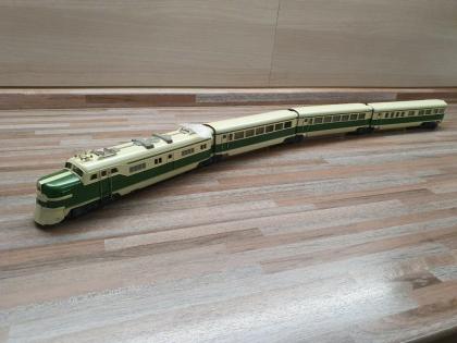 Märklin ST 800 grün 4-teilig mit flachen Kardanwellen